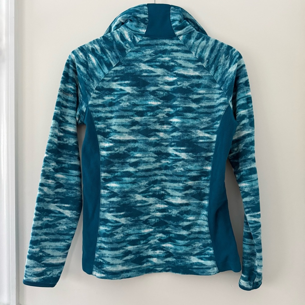 Columbia Women’s Lightweight 1/4 Zip Fleece Pullover in Blue Geometric Pattern - Picture 2 of 10